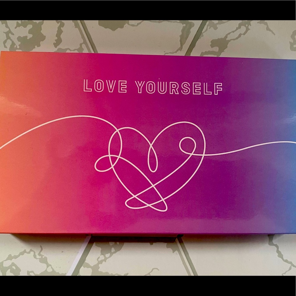 Idol Cosmetics “Love Yourself” eyeshadow palette